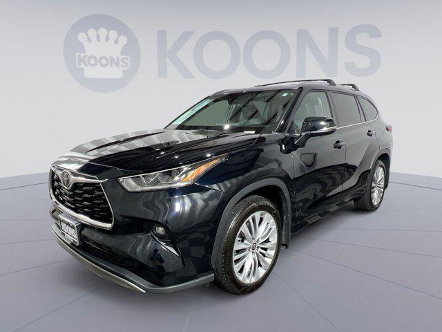 Photo of 2023 Midnight Black Metallic Toyota Highlander