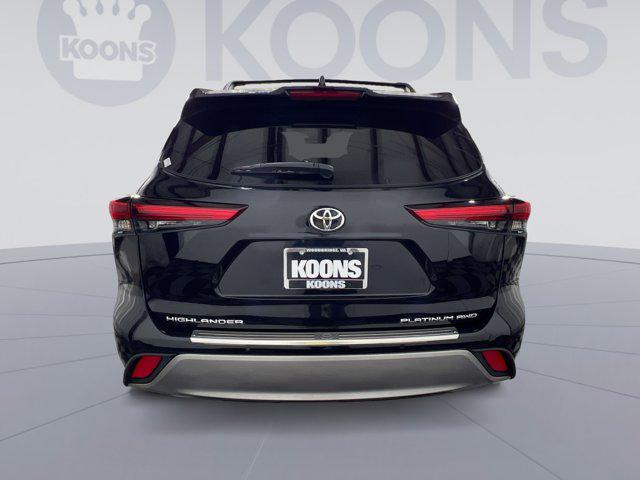 Photo of 2023 Midnight Black Metallic Toyota Highlander