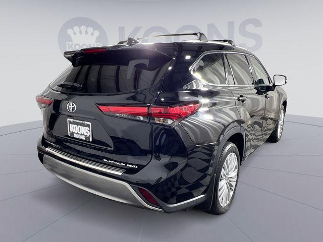 Photo of 2023 Midnight Black Metallic Toyota Highlander