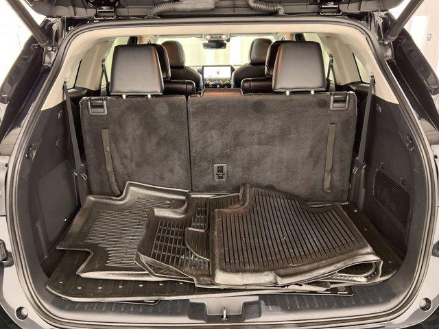 Photo of 2023 Midnight Black Metallic Toyota Highlander