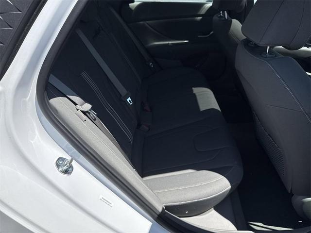 Photo of 2025 White Hyundai ELANTRA