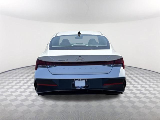 Photo of 2025 White Hyundai ELANTRA