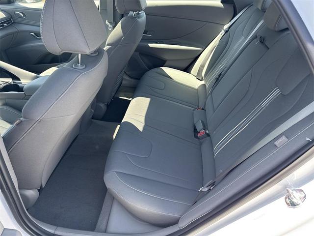 Photo of 2025 White Hyundai ELANTRA
