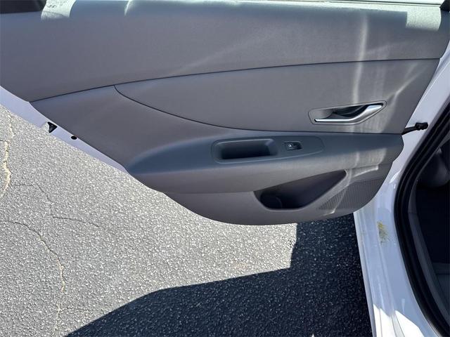 Photo of 2025 White Hyundai ELANTRA