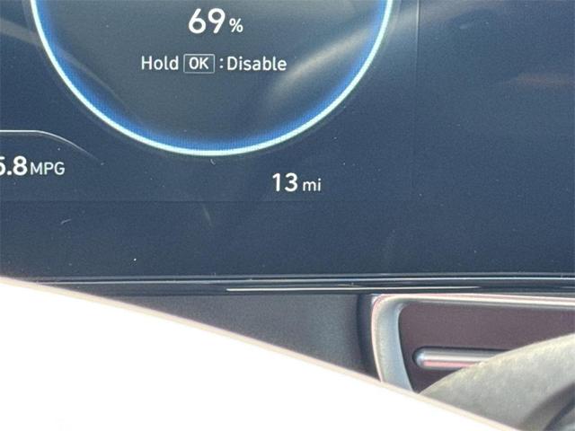 Photo of 2025 White Hyundai ELANTRA