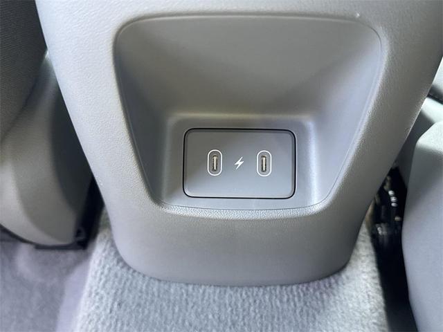 Photo of 2025 White Hyundai ELANTRA