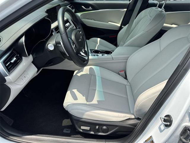 Photo of 2025 Uyuni White Genesis G70