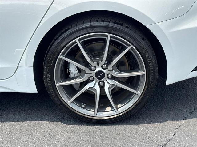 Photo of 2025 Uyuni White Genesis G70