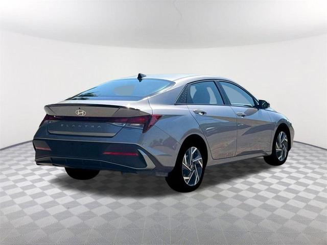 Photo of 2025 Metal Hyundai ELANTRA
