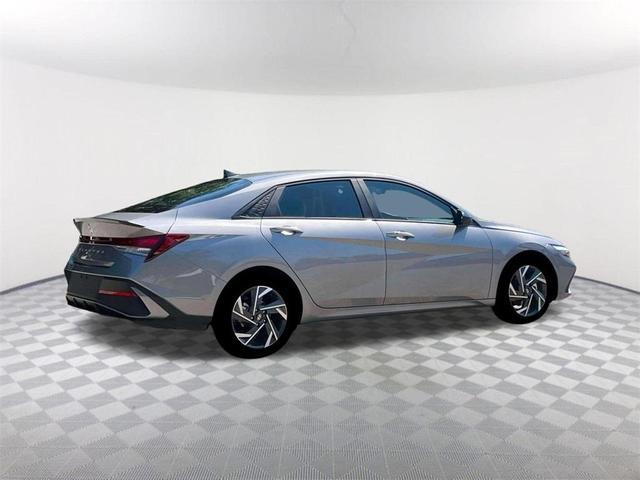 Photo of 2025 Metal Hyundai ELANTRA