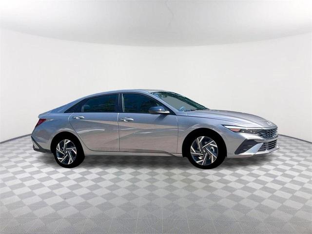 Photo of 2025 Metal Hyundai ELANTRA