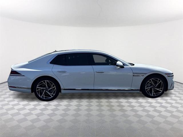 Photo of 2025 Uyuni White Genesis G90