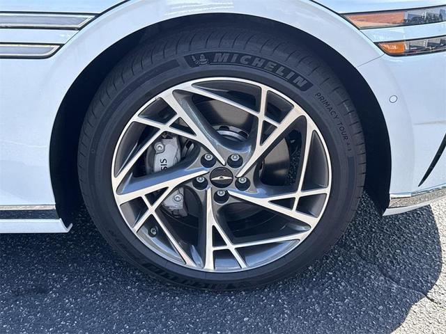 Photo of 2025 Uyuni White Genesis G90