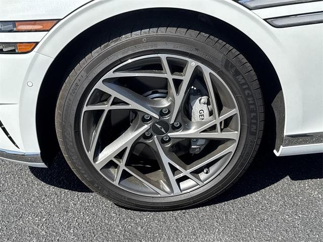 Photo of 2025 Uyuni White Genesis G90