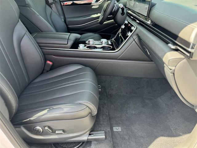 Photo of 2025 Uyuni White Genesis GV80