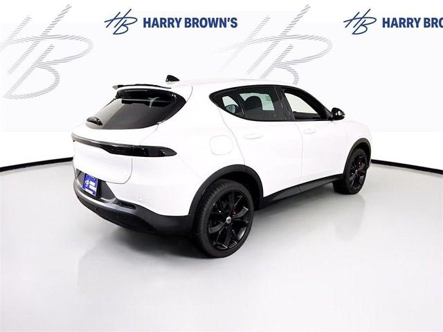 Photo of 2024 White Dodge Hornet