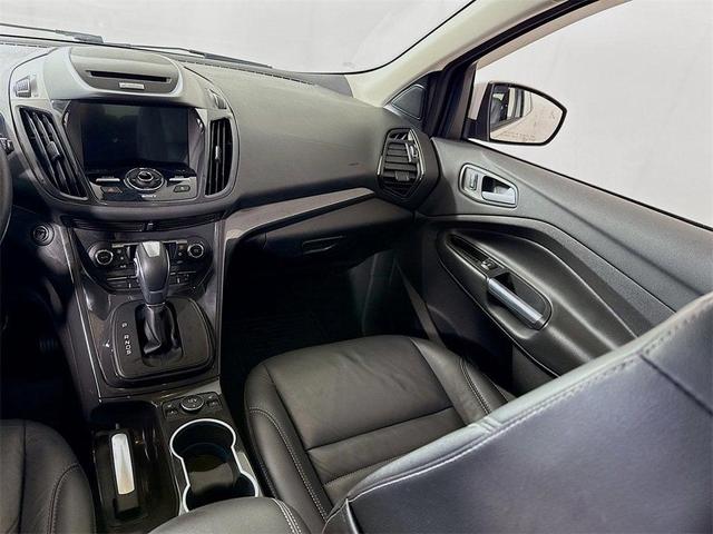 Photo of 2016 White Ford Escape