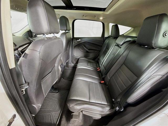 Photo of 2016 White Ford Escape
