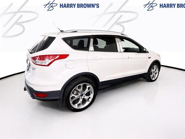 Photo of 2016 White Ford Escape