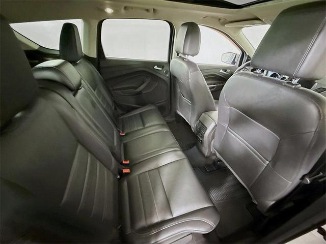 Photo of 2016 White Ford Escape