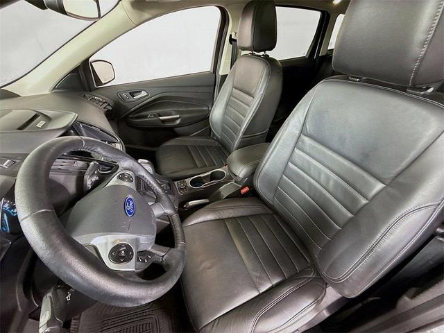 Photo of 2016 White Ford Escape