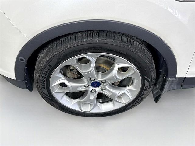 Photo of 2016 White Ford Escape