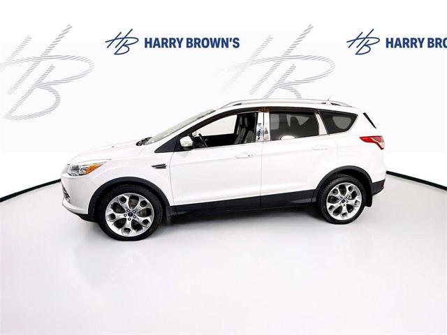 Photo of 2016 White Ford Escape