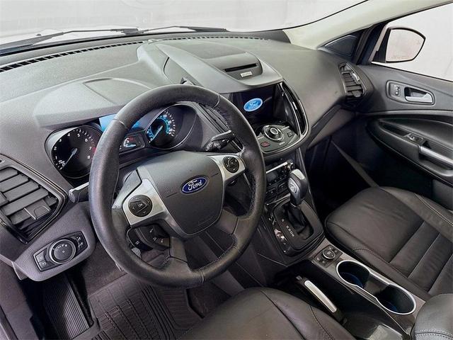 Photo of 2016 White Ford Escape