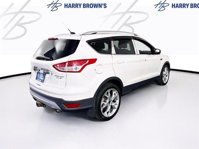 Photo of 2016 White Ford Escape