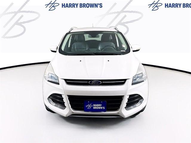 Photo of 2016 White Ford Escape