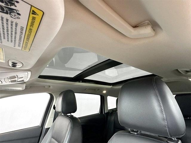Photo of 2016 White Ford Escape