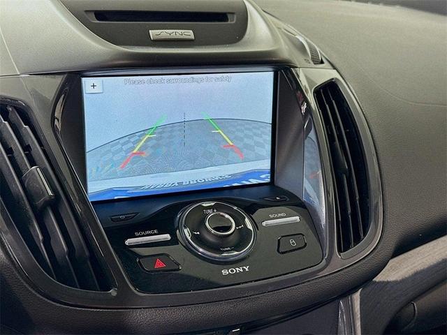 Photo of 2016 White Ford Escape