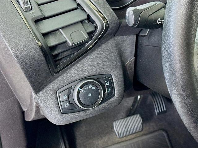 Photo of 2016 White Ford Escape