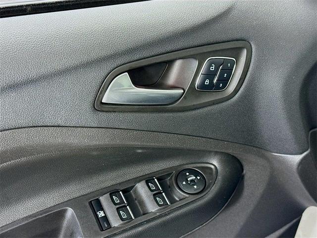 Photo of 2016 White Ford Escape