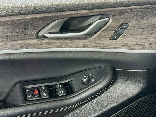 Photo of 2024 Metallic Jeep Grand Cherokee