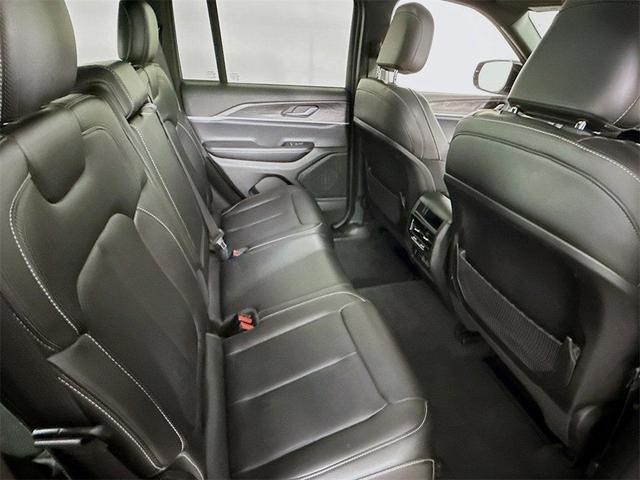 Photo of 2024 Metallic Jeep Grand Cherokee
