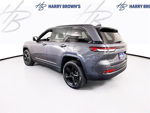 Photo of 2024 Metallic Jeep Grand Cherokee