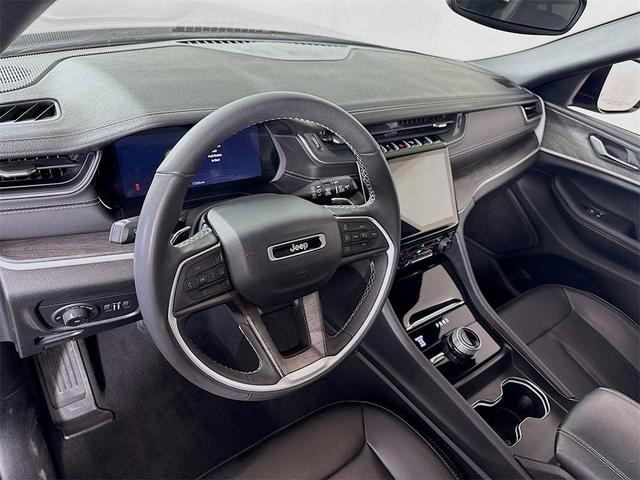 Photo of 2024 Metallic Jeep Grand Cherokee