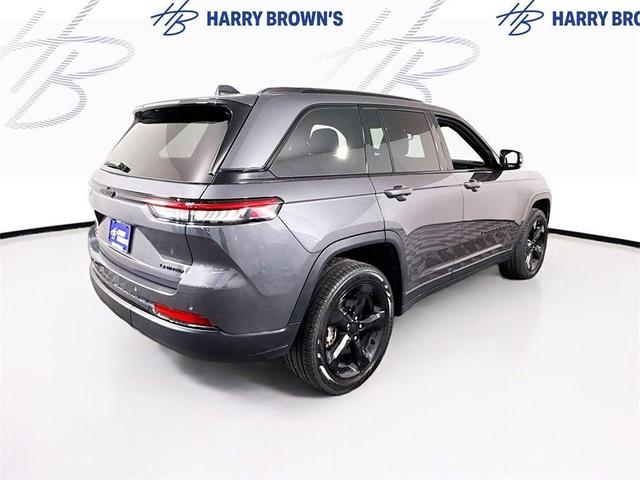 Photo of 2024 Metallic Jeep Grand Cherokee