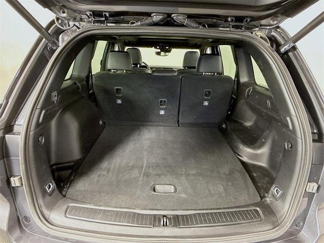 Photo of 2024 Metallic Jeep Grand Cherokee
