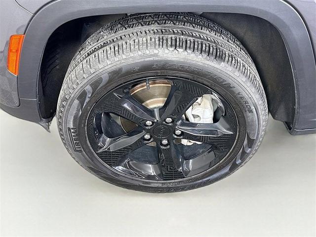 Photo of 2024 Metallic Jeep Grand Cherokee