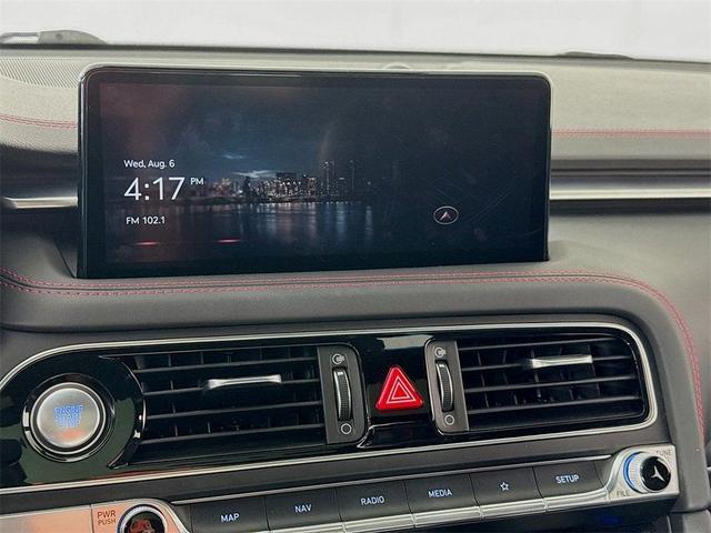 Photo of 2022 White Genesis G70