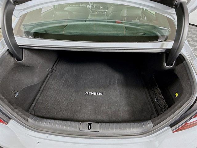 Photo of 2022 White Genesis G70