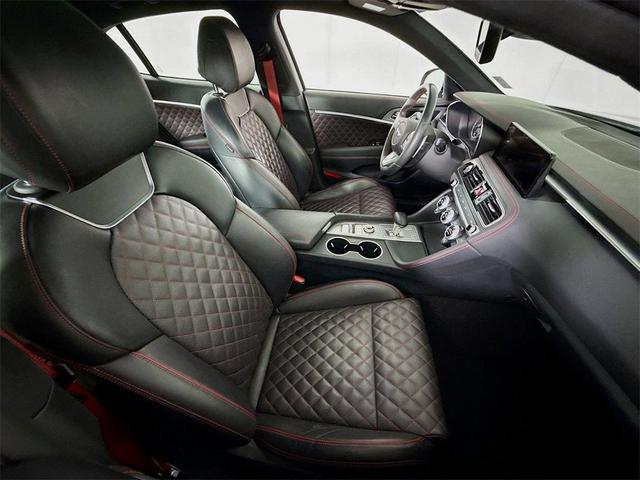 Photo of 2022 White Genesis G70