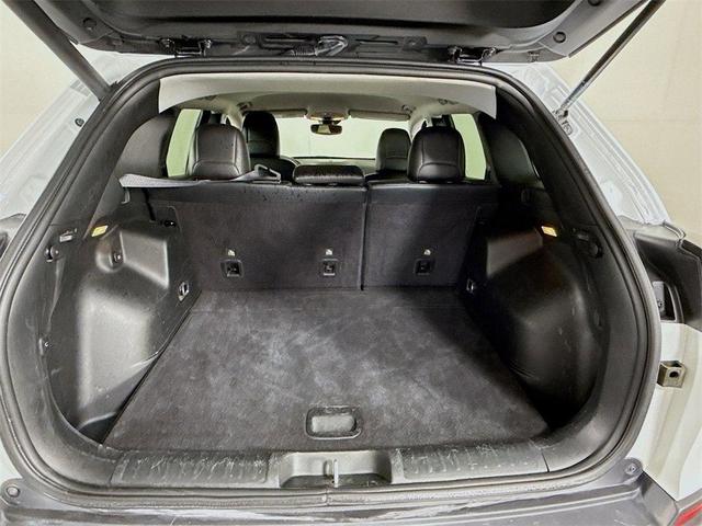 Photo of 2022 White Jeep Cherokee