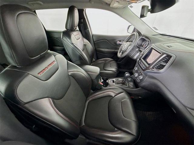 Photo of 2022 White Jeep Cherokee