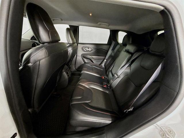 Photo of 2022 White Jeep Cherokee