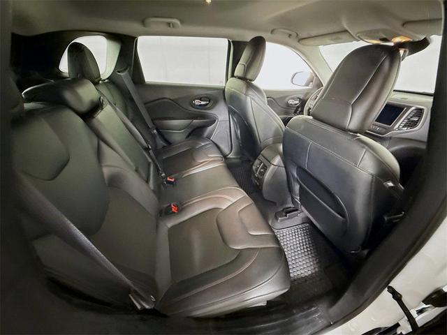 Photo of 2022 White Jeep Cherokee