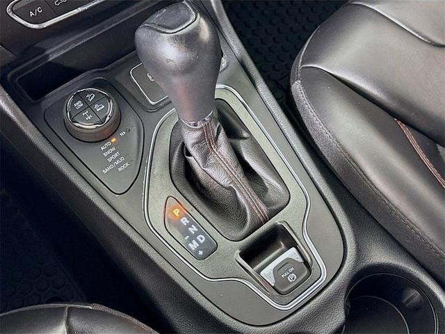 Photo of 2022 White Jeep Cherokee