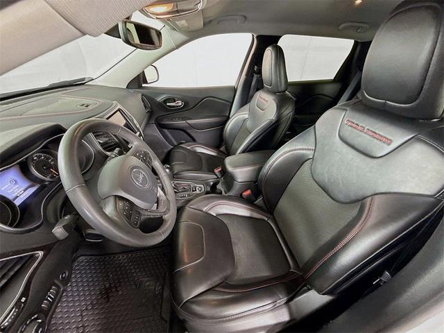 Photo of 2022 White Jeep Cherokee